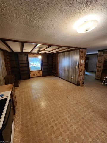 123 Wilson CIR, Williamsburg, VA 23188