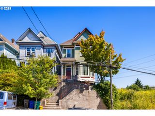 117 S ARTHUR St, Portland, OR 97201