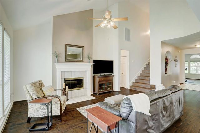 635 Presley Way, Sugar Land, TX 77479