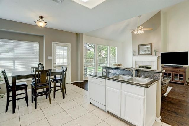 635 Presley Way, Sugar Land, TX 77479