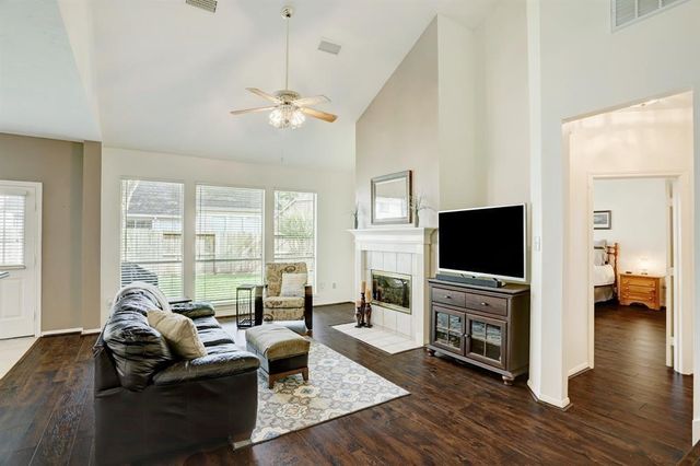 635 Presley Way, Sugar Land, TX 77479