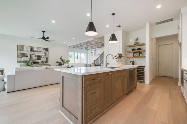 834 Waverly Street, Houston, TX 77007