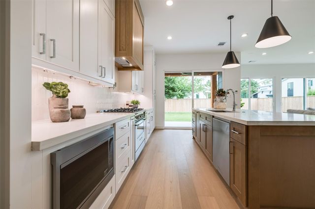 834 Waverly Street, Houston, TX 77007
