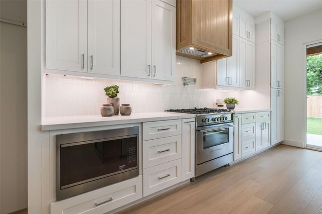 834 Waverly Street, Houston, TX 77007