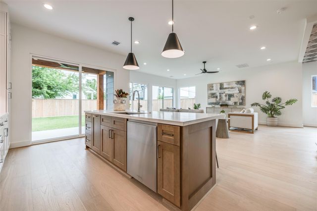 834 Waverly Street, Houston, TX 77007