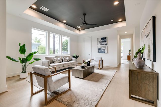 834 Waverly Street, Houston, TX 77007