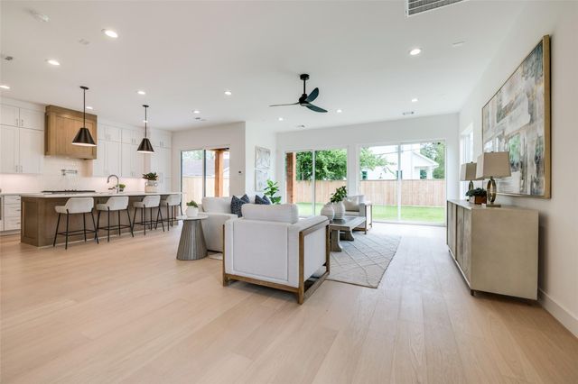 834 Waverly Street, Houston, TX 77007