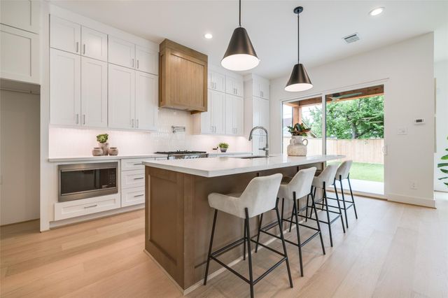834 Waverly Street, Houston, TX 77007