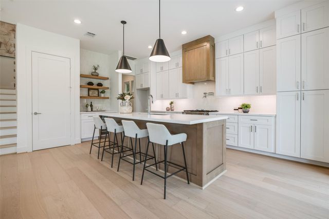 834 Waverly Street, Houston, TX 77007