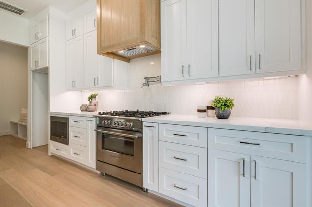 834 Waverly Street, Houston, TX 77007