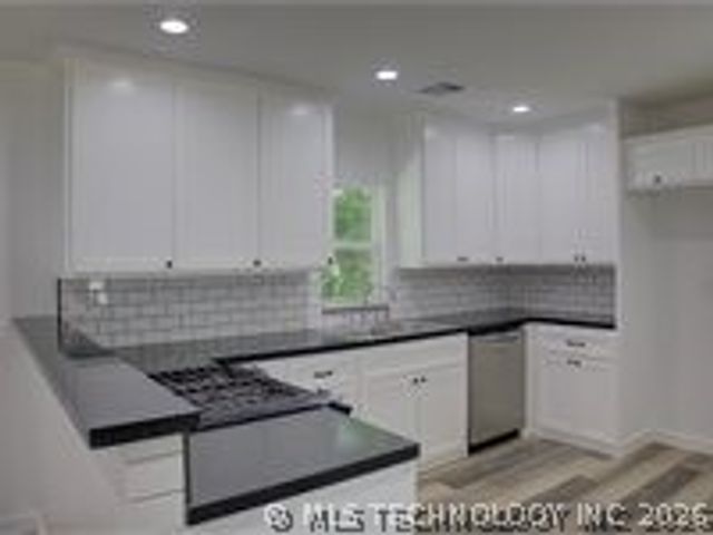 6844 E King Place, Tulsa, OK 74115