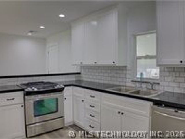 6844 E King Place, Tulsa, OK 74115