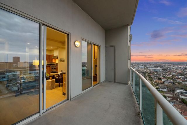 3388 Sage Road 2401, Houston, TX 77056