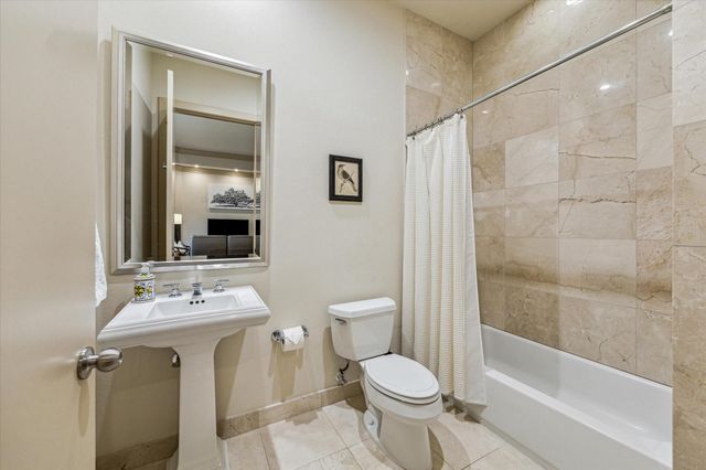 3388 Sage Road 2401, Houston, TX 77056