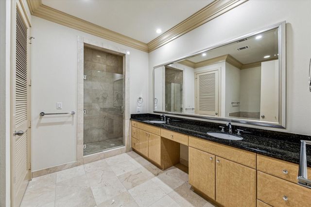 3388 Sage Road 2401, Houston, TX 77056