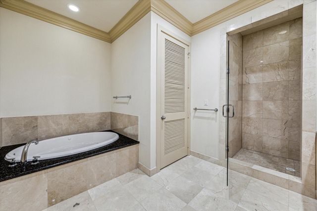 3388 Sage Road 2401, Houston, TX 77056