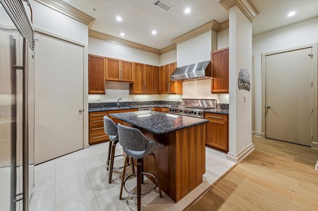 3388 Sage Road 2401, Houston, TX 77056