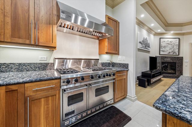3388 Sage Road 2401, Houston, TX 77056