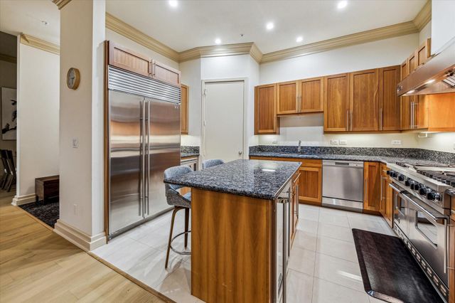3388 Sage Road 2401, Houston, TX 77056