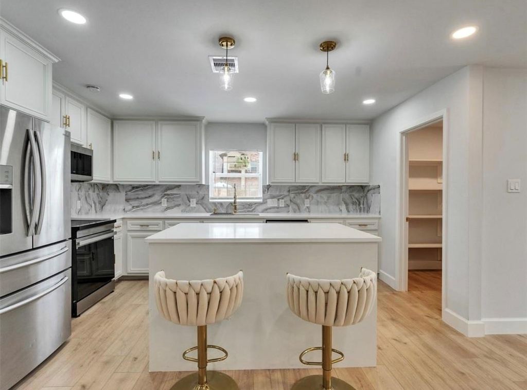 9003 Ledge Street, Houston, TX 77075