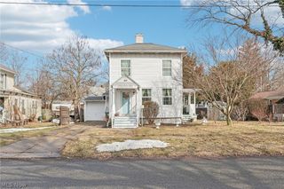 145 Walnut Street, Geneva, OH 44041