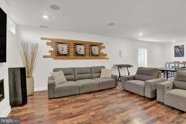 822 REDWOOD DR, Westminster, MD 21157