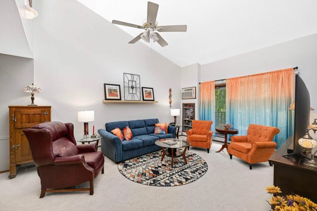 12600 Parkwood Drive 307, Burnsville, MN 55337