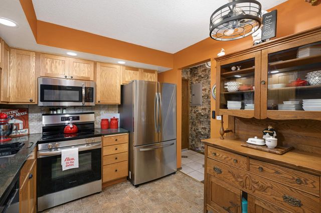 12600 Parkwood Drive 307, Burnsville, MN 55337