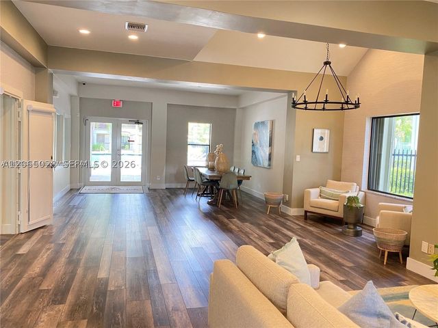 610 S Park Rd 35-1, Hollywood, FL 33021