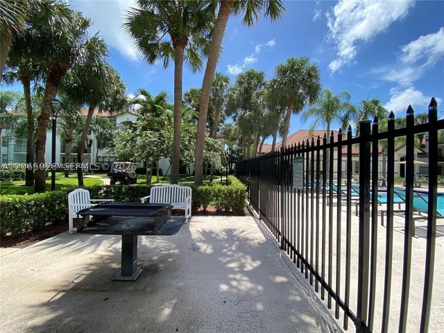 610 S Park Rd 35-1, Hollywood, FL 33021