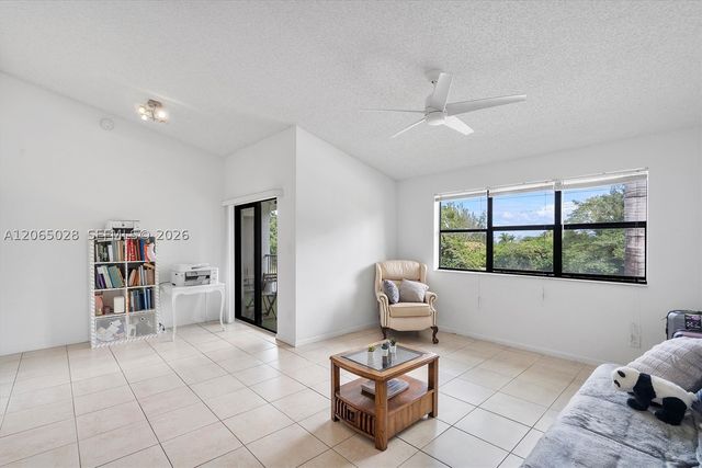 610 S Park Rd 35-1, Hollywood, FL 33021
