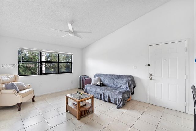 610 S Park Rd 35-1, Hollywood, FL 33021
