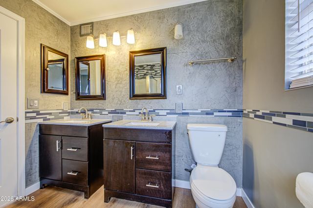 2233 E RAWHIDE Street, Gilbert, AZ 85296