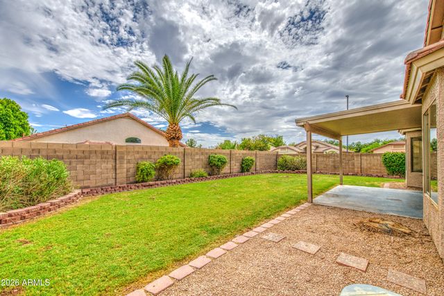 2233 E RAWHIDE Street, Gilbert, AZ 85296
