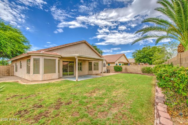 2233 E RAWHIDE Street, Gilbert, AZ 85296