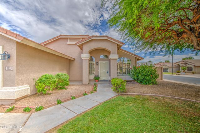 2233 E RAWHIDE Street, Gilbert, AZ 85296