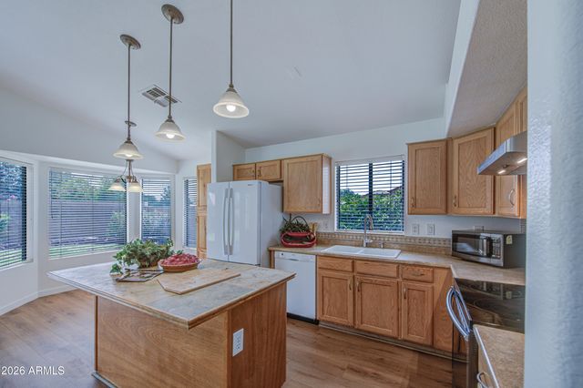 2233 E RAWHIDE Street, Gilbert, AZ 85296