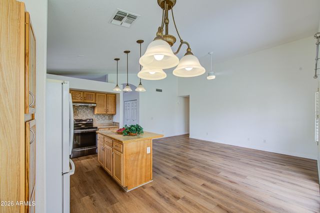 2233 E RAWHIDE Street, Gilbert, AZ 85296