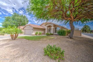 2233 E RAWHIDE Street, Gilbert, AZ 85296