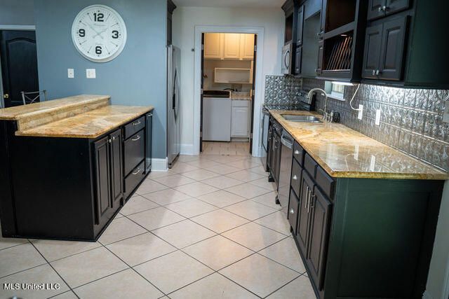 6816 Natchez Street, Biloxi, MS 39532