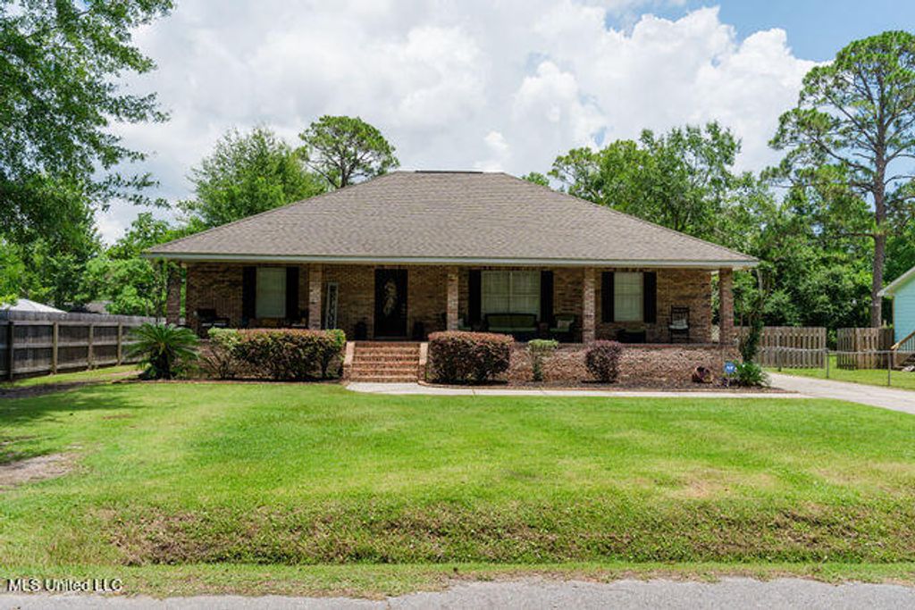 6816 Natchez Street, Biloxi, MS 39532