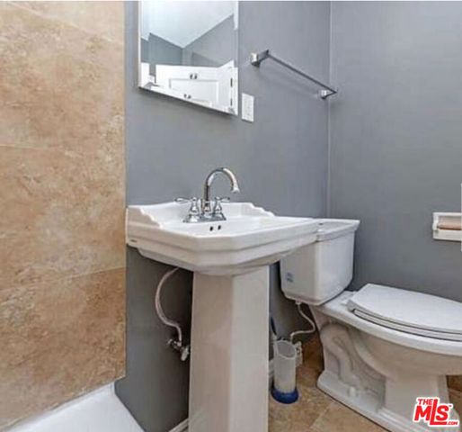 852 11th Street D, Santa Monica, CA 90403