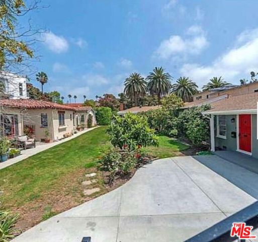 852 11th Street D, Santa Monica, CA 90403