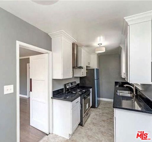852 11th Street D, Santa Monica, CA 90403