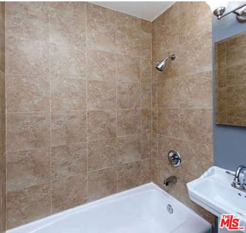 852 11th Street D, Santa Monica, CA 90403