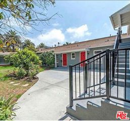 852 11th Street D, Santa Monica, CA 90403