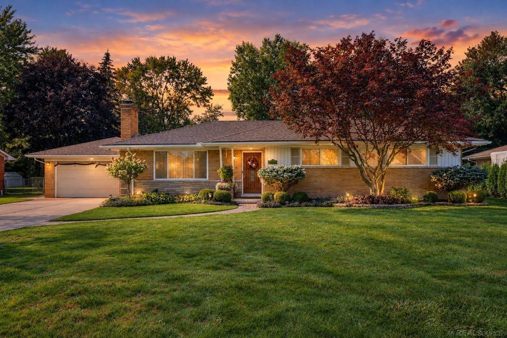 38165 Circolo Street, Harrison Twp, MI 48045