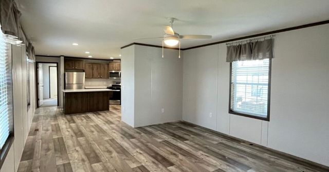 27 Skyline Dr, Tarentum, PA 15084