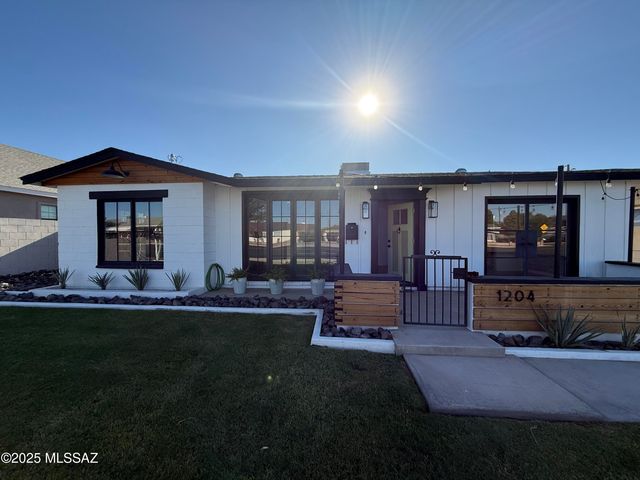 1204 S 1st Avenue, Safford, AZ 85546