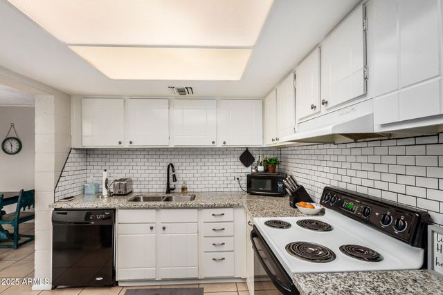 4201 E CAMELBACK Road 15, Phoenix, AZ 85018